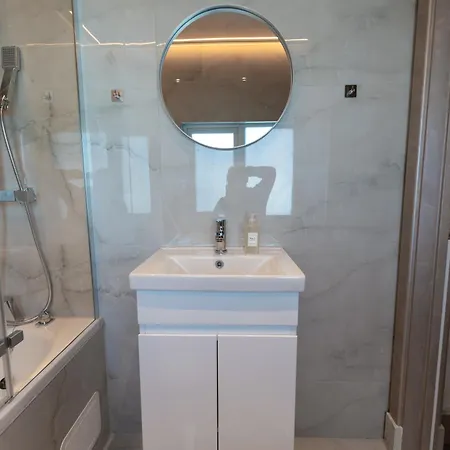Guest house Paragraph Tottenham London