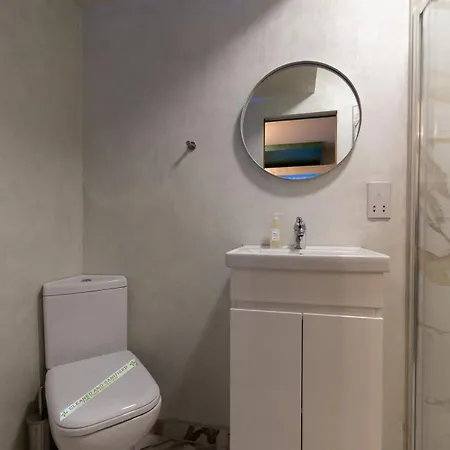 Paragraph Tottenham Guest house London