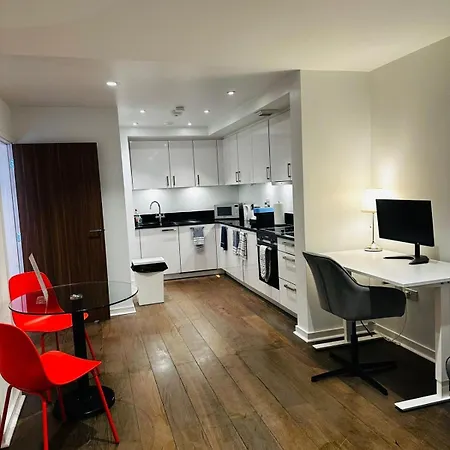 Modern 1 Bedroom Flat On Putney Hill