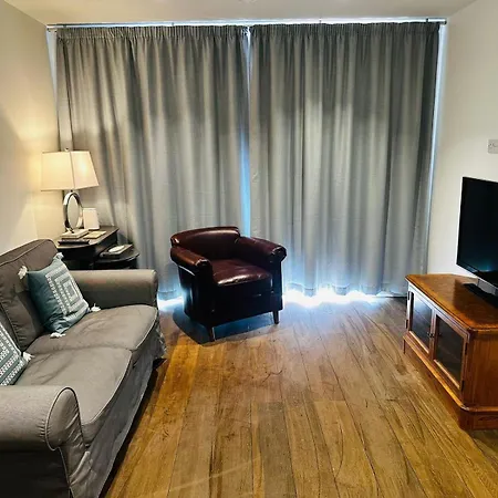 Modern 1 Bedroom Flat On Putney Hill Apartment *