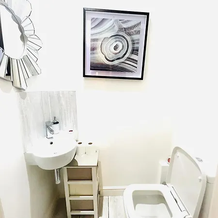 Luxury Near Canning Town- Free Parking 公寓 *