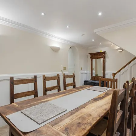 Apartment Parea Living - Spacious 4 Story House, Families, Big Groups London
