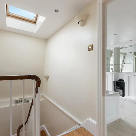 Parea Living - Spacious 4 Story House, Families, Big Groups