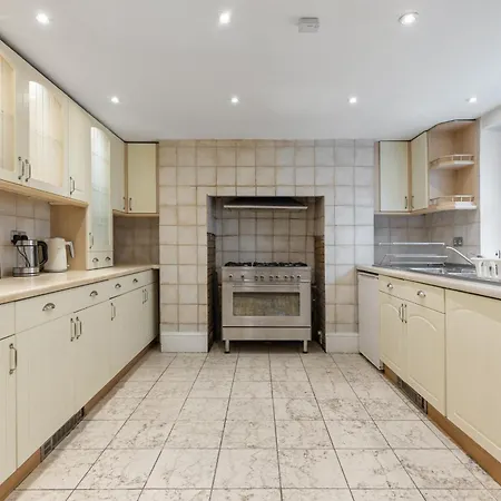 Parea Living - Spacious 4 Story House, Families, Big Groups Apartment London