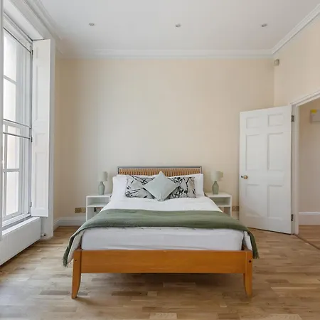 Parea Living - Spacious 4 Story House, Families, Big Groups London