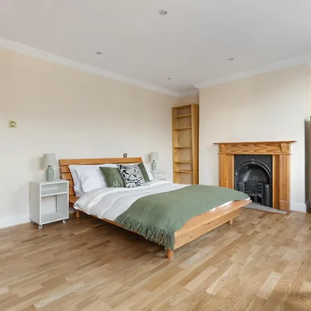 Parea Living - Spacious 4 Story House, Families, Big Groups * London