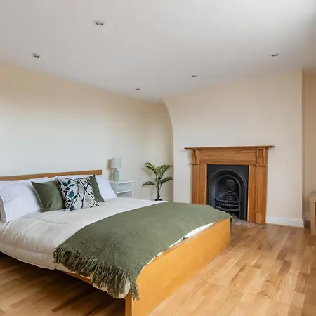 Parea Living - Spacious 4 Story House, Families, Big Groups Apartment London