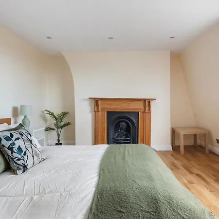 Parea Living - Spacious 4 Story House, Families, Big Groups * London