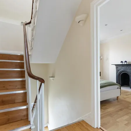 Apartamento Parea Living - Spacious 4 Story House, Families, Big Groups *