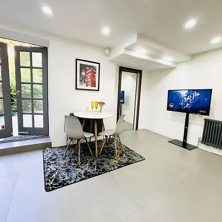 Beautiful House In Little Venice