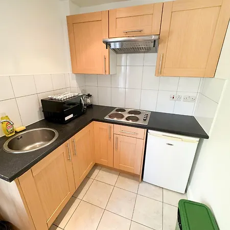 Apartment Flat 6 In Acton