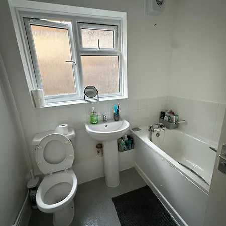 Apartment Affordable Comfort In Surrey Quays