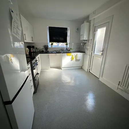 Affordable Comfort In Surrey Quays *