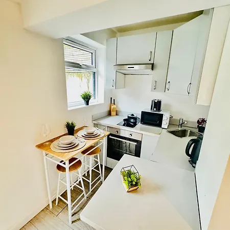Studio Near Central Apartment *