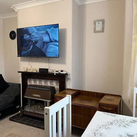 303 Upminster Road North Rainham (Greater London)
