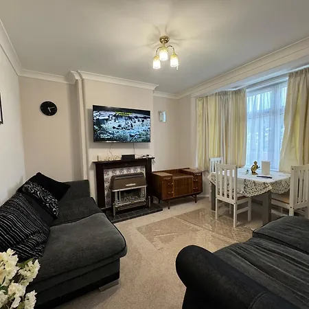 Rum i privatbostad 303 Upminster Road North Rainham (Greater London)