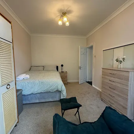 Rum i privatbostad 303 Upminster Road North Rainham (Greater London)