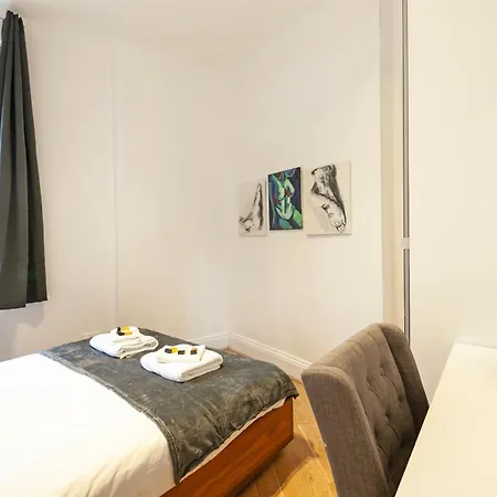 Charming Two-bedroom Flat In Notting Hill *