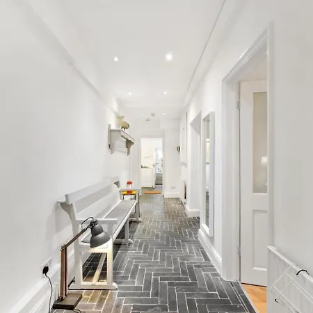 3 Bedroom 2 Bathroom Victorian Flat In Kensington