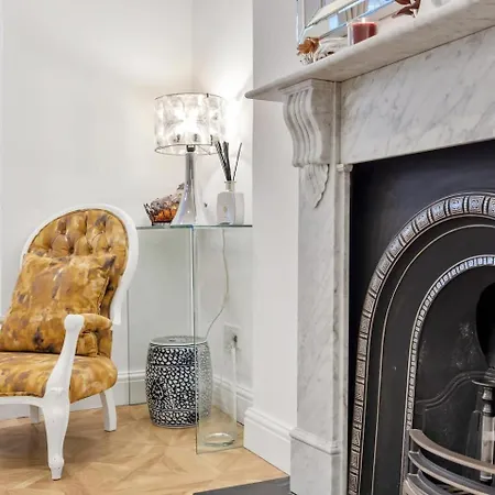 3 Bedroom 2 Bathroom Victorian Flat In Kensington Apartment