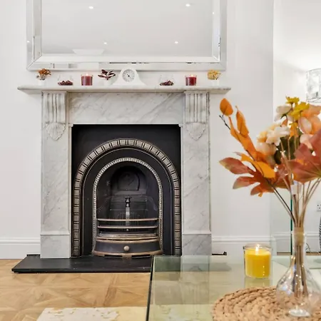3 Bedroom 2 Bathroom Victorian Flat In Kensington