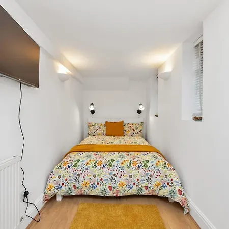 3 Bedroom 2 Bathroom Victorian Flat In Kensington Apartment