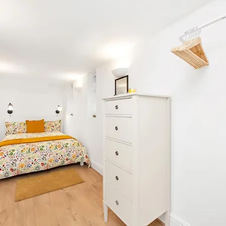 Apartment 3 Bedroom 2 Bathroom Victorian Flat In Kensington *