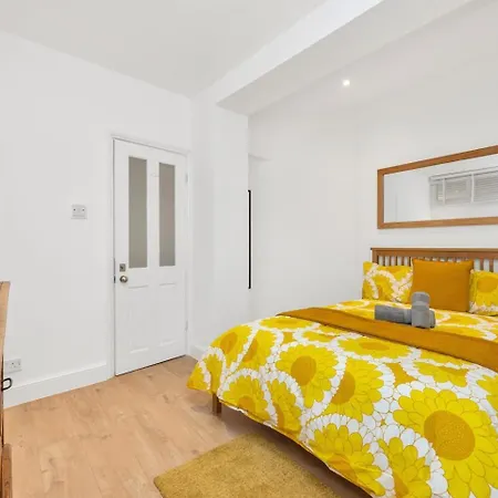 3 Bedroom 2 Bathroom Victorian Flat In Kensington London