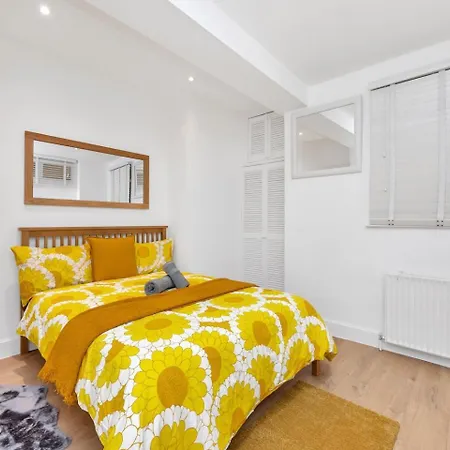 3 Bedroom 2 Bathroom Victorian Flat In Kensington Apartment London