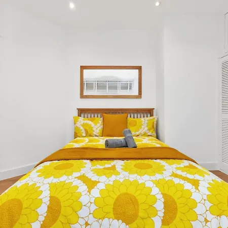 3 Bedroom 2 Bathroom Victorian Flat In Kensington Apartment *