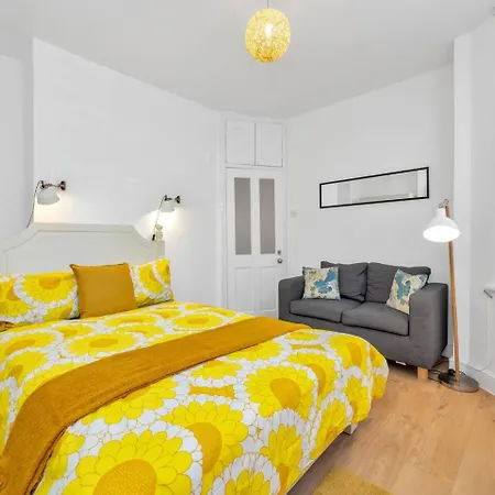 3 Bedroom 2 Bathroom Victorian Flat In Kensington Apartment