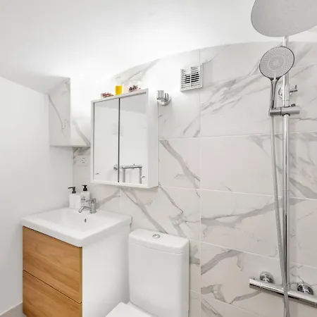 Apartment 3 Bedroom 2 Bathroom Victorian Flat In Kensington *