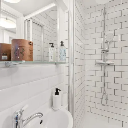 3 Bedroom 2 Bathroom Victorian Flat In Kensington Apartment London