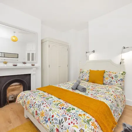 3 Bedroom 2 Bathroom Victorian Flat In Kensington