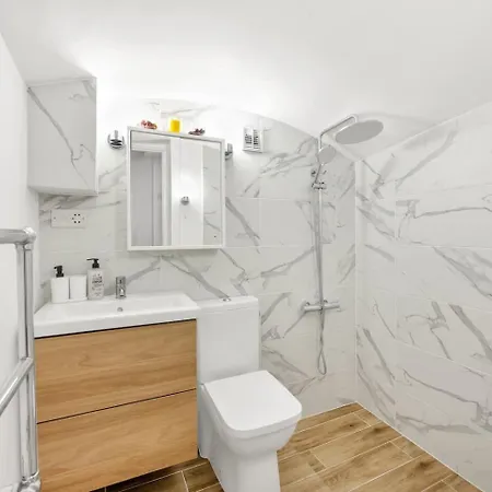3 Bedroom 2 Bathroom Victorian Flat In Kensington Apartment