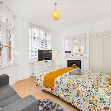 3 Bedroom 2 Bathroom Victorian Flat In Kensington Apartment