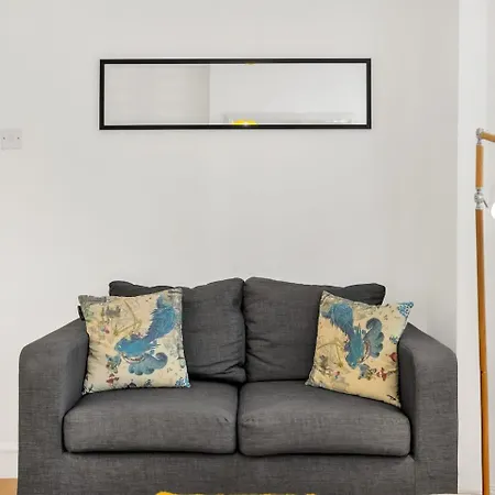3 Bedroom 2 Bathroom Victorian Flat In Kensington Apartment *
