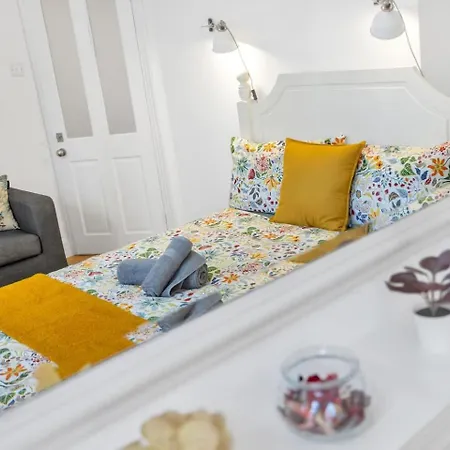3 Bedroom 2 Bathroom Victorian Flat In Kensington Apartment London