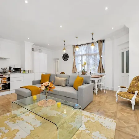 3 Bedroom 2 Bathroom Victorian Flat In Kensington Apartment London
