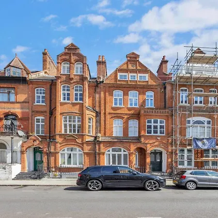 3 Bedroom 2 Bathroom Victorian Flat In Kensington