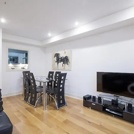 Amazing Location Near St Paul's - Sleeps 4 * London