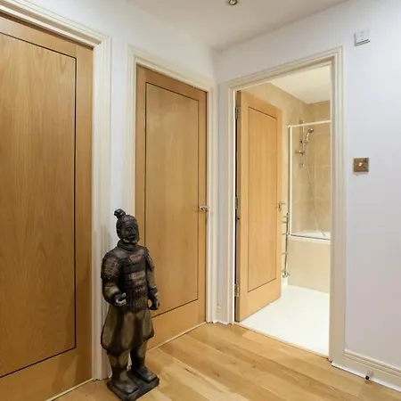 Amazing Location Near St Paul's - Sleeps 4 Apartment