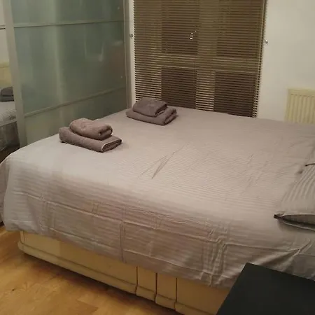 Amazing Location Near St Paul's - Sleeps 4 *