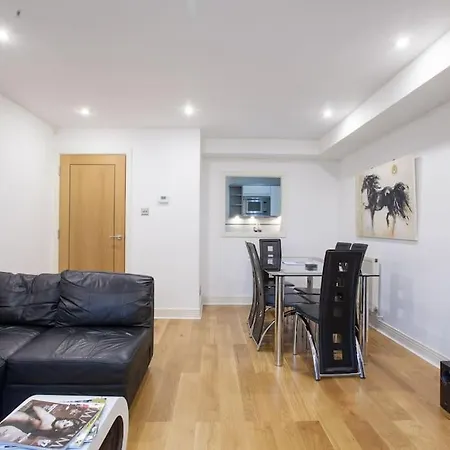 Amazing Location Near St Paul's - Sleeps 4 Apartment