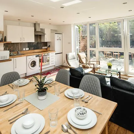Hoxton Homestay