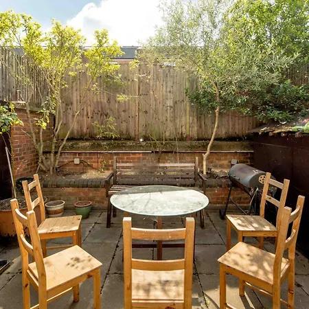 Hoxton Homestay