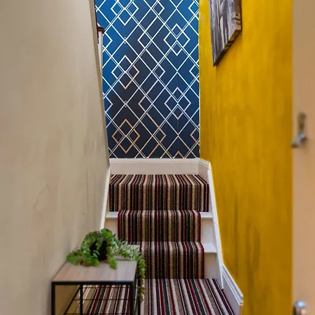 Common Contractor Flat * אילינג