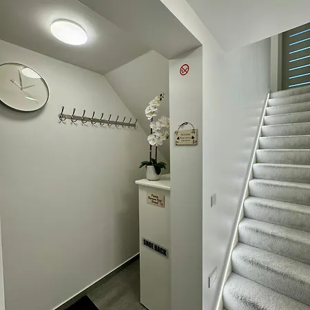 Homestay Goulden House A *