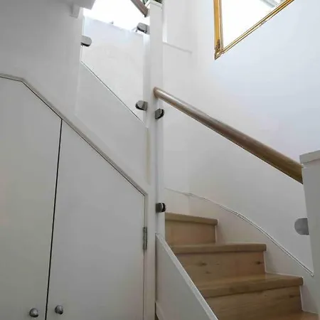 Immaculate Covent Garden Apartment London