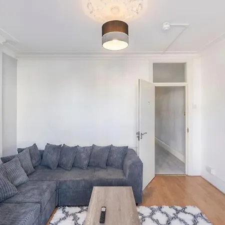 Large House Next Transport Apartment